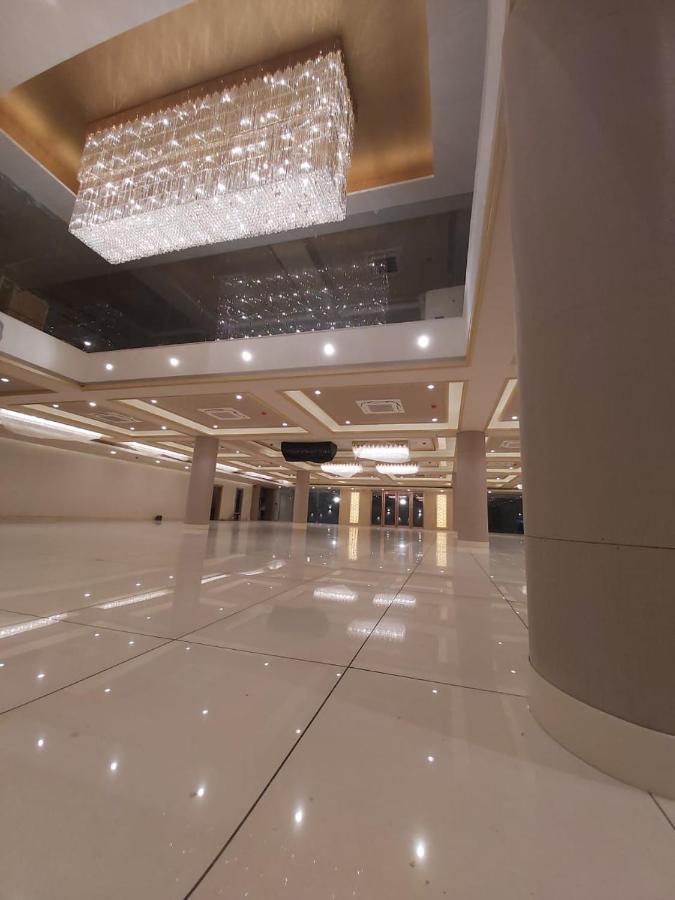 Acco Grand Hotel Lucknow Bagian luar foto