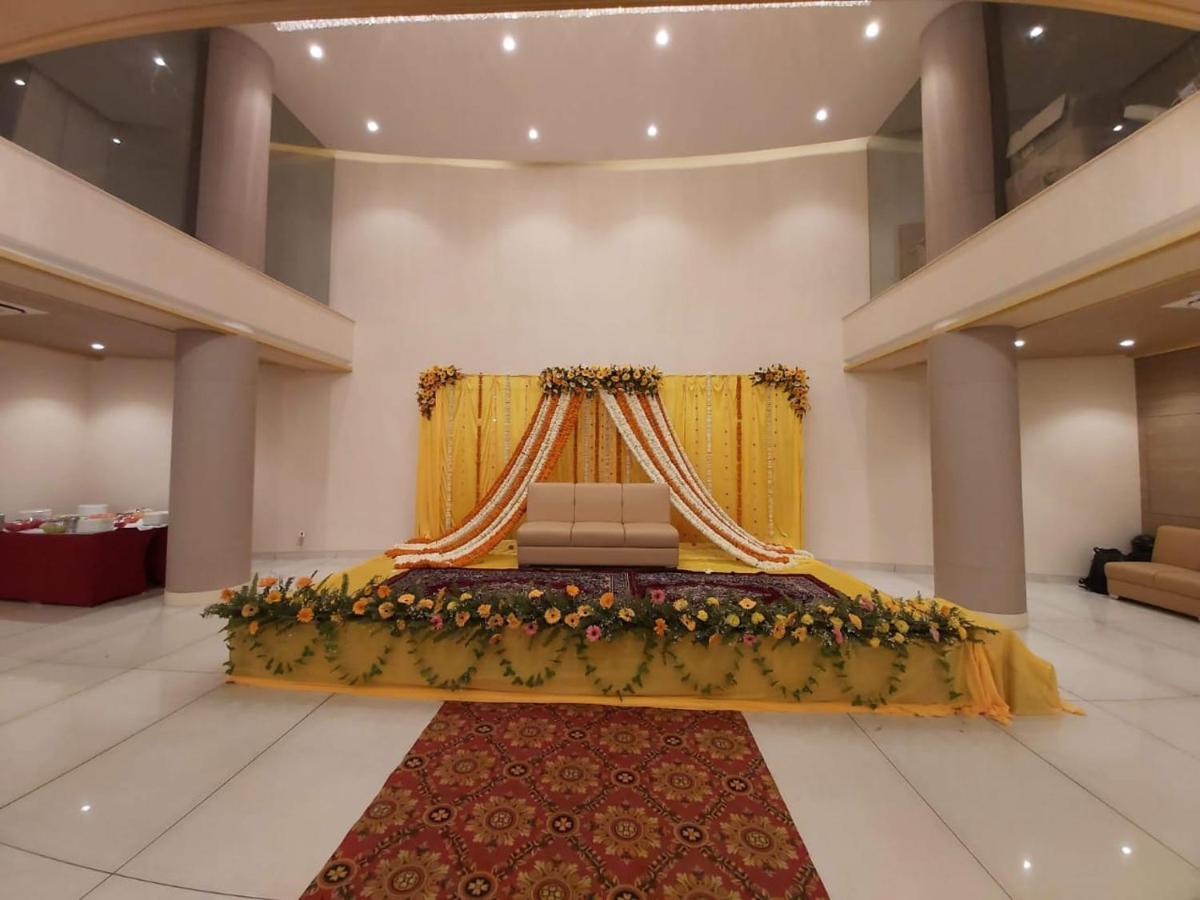 Acco Grand Hotel Lucknow Bagian luar foto