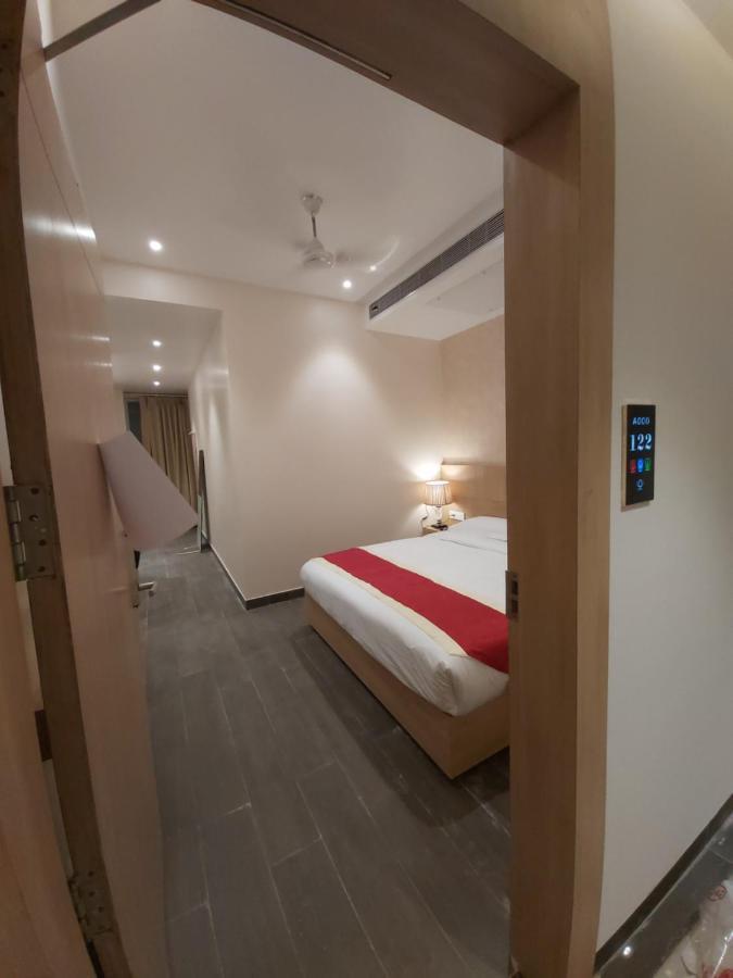Acco Grand Hotel Lucknow Bagian luar foto